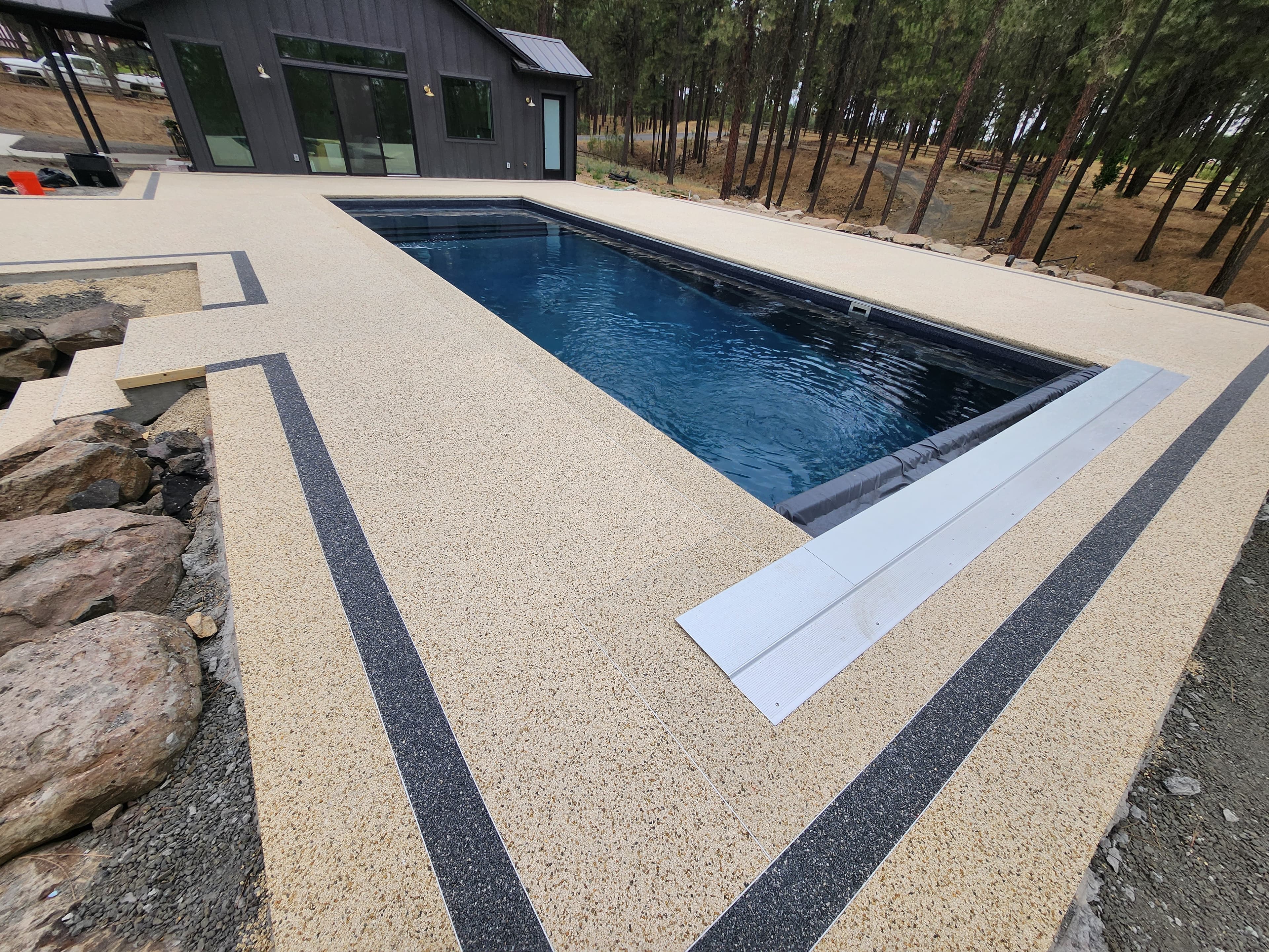 Pool deck resin-bound surround