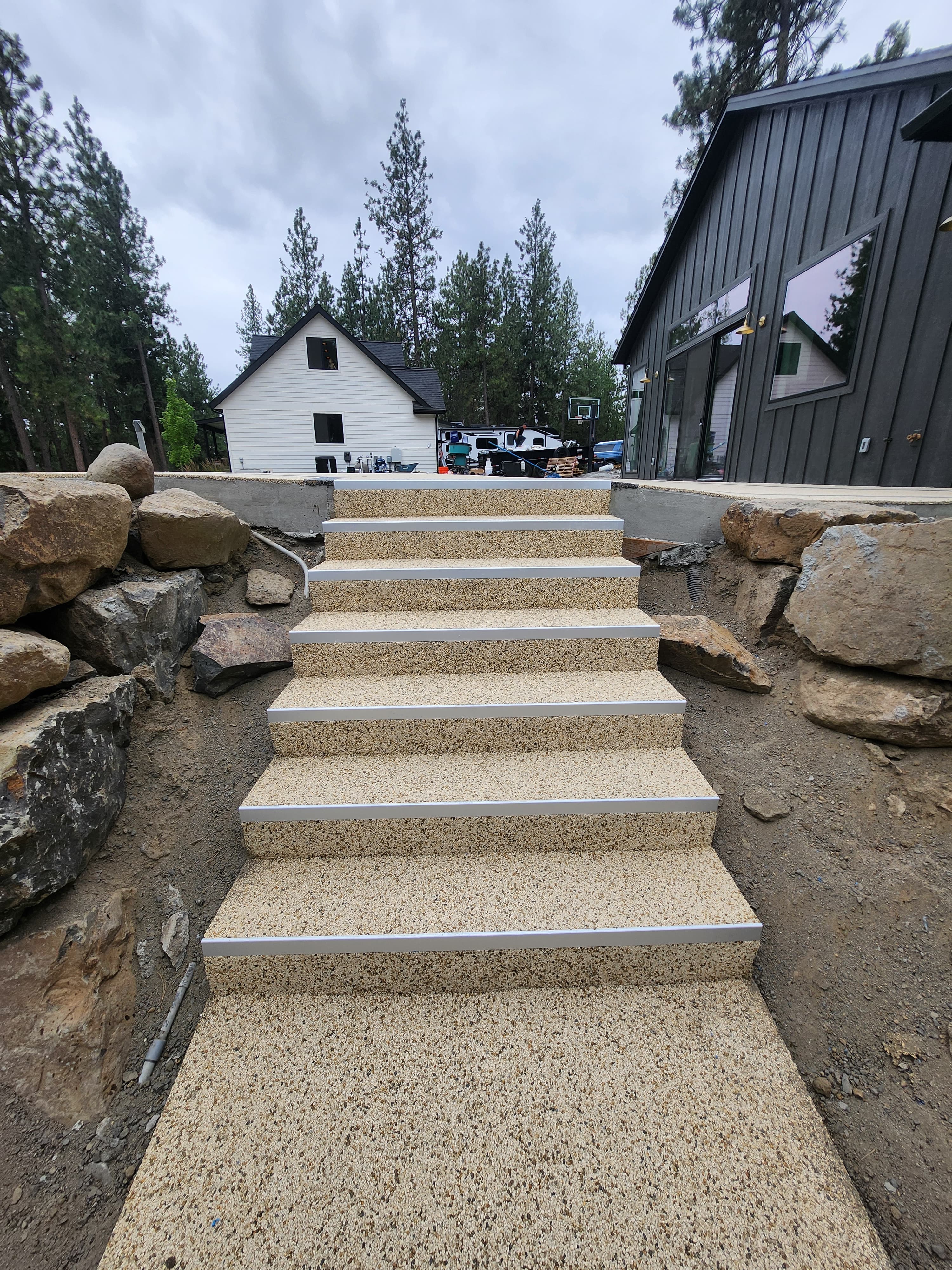 Resin-bound steps and entry