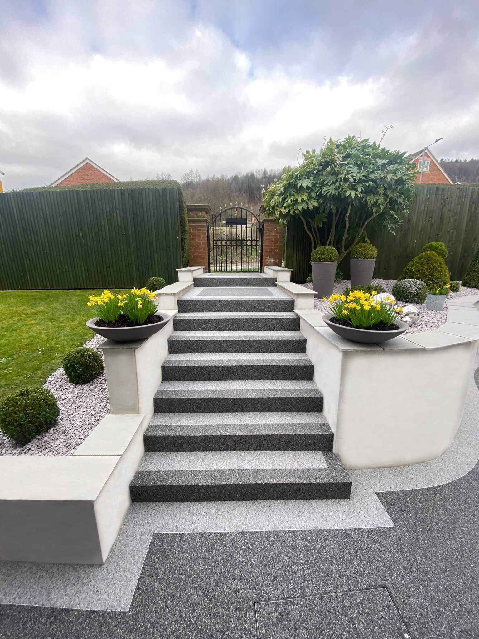 Resin-bound steps and entry